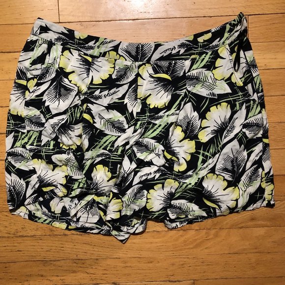 Colourful French Connection Hot House Drape Pleated Tropical Print Shorts - Picture 3 of 11